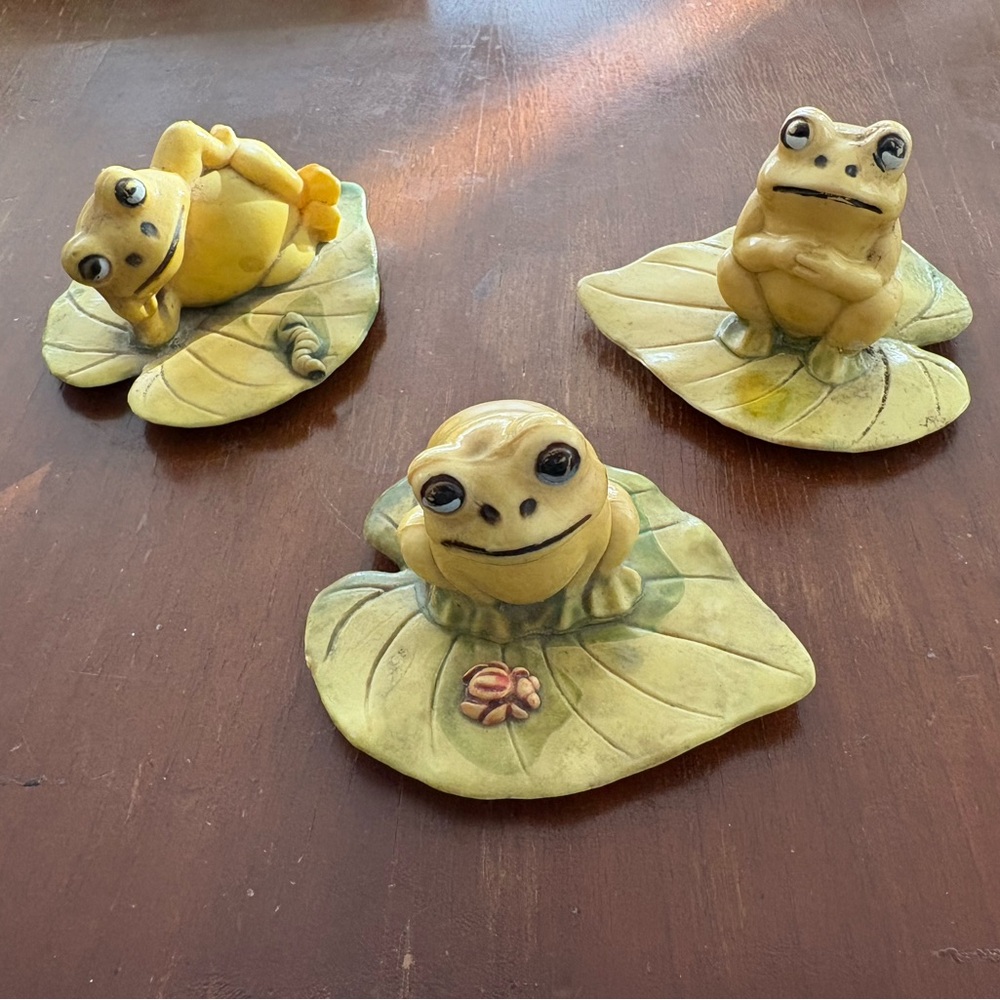 Set of 3 vintage frog figurines